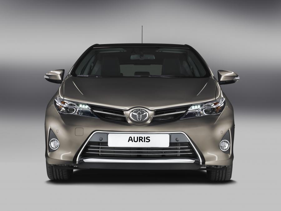  Toyota Auris 2012 года  (фото 8 из 17)
